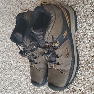 Keen hiking shoes boots